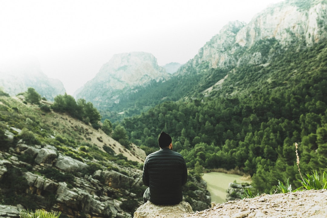 Embracing Nature: The Art of Slow Travel Embracing Nature: The Art of Slow Travel